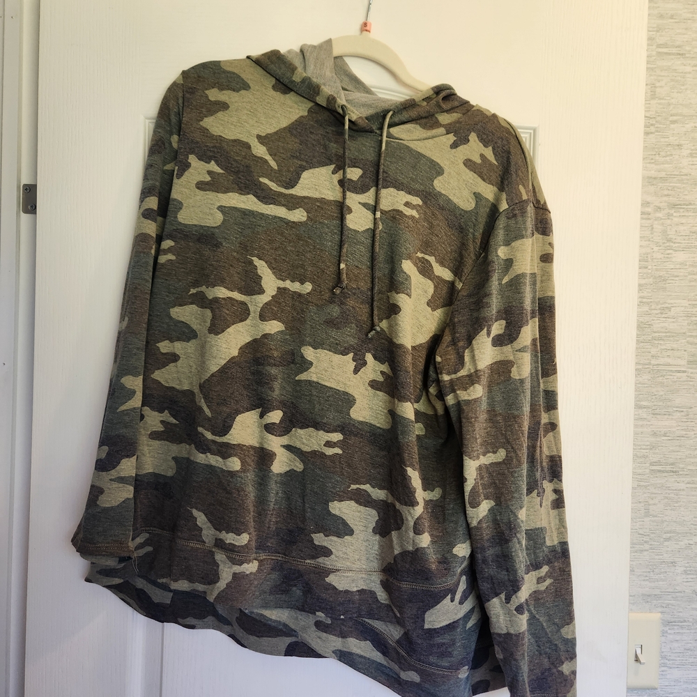 Green Envelope Womens Camo Hoodie Size 2XL Euc